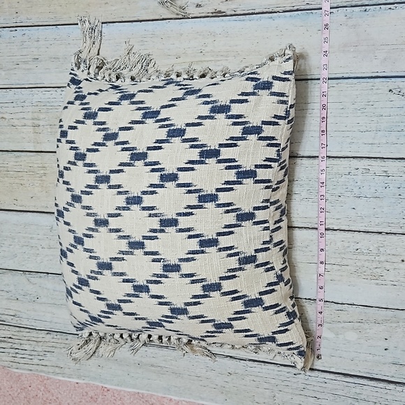 2 pillow set, cream and navy with tassles - Picture 5 of 8